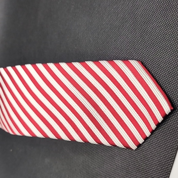 Van Heusen Red White Silver Diagonal Striped Polyester Mens Tie Neck Tie 60" - Picture 2 of 3